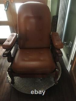 A Beautiful Vintage'EVERSTYL' Tan Leather Reclining Chair