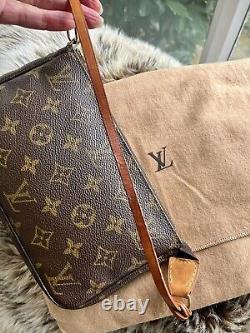 Beautiful Genuine Vintage Louis Vuitton LV Monogram Pochette Accessoires Bag