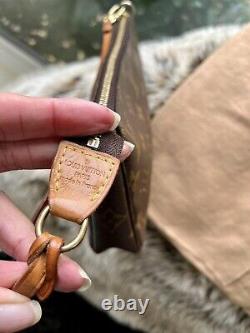Beautiful Genuine Vintage Louis Vuitton LV Monogram Pochette Accessoires Bag