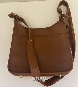 Coach Vintage Legacy Bag Zip #9966 British Tan Leather Shoulder Bag Crossbody