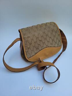GUCCI Bag. Gucci Vintage Beige/ Tan Shoulder / Crossbody Bag