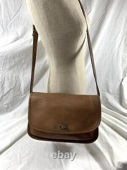 Genuine COACH tan leather shoulder bag purse New York City bag