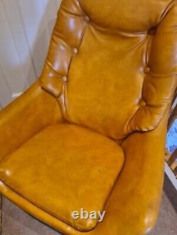 Original Tanned Retro Swivel Egg chair (Vintage 1960s/1970s) MCM