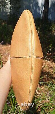 Salvatore Ferragamo vintage genuine tan leather Crescent boho handbag shoulder