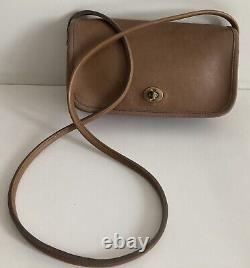 Vintage Coach British Tan Leather Bag Turnlock Flap Crossbody With Hang Tag