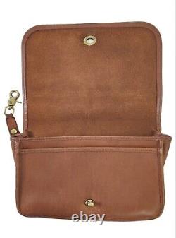 Vintage Coach British Tan Leather Crossbodybag Convertible Clutch No. J4B-9635