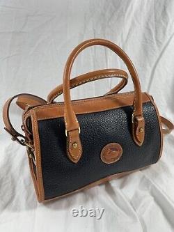Vintage DOONEY & BOURKE black tan leather shoulder bag with shoulder strap