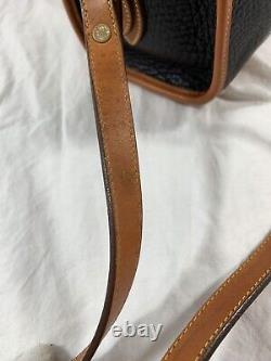 Vintage DOONEY & BOURKE black tan leather shoulder bag with shoulder strap