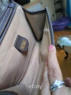 Vintage GUCCI Tan Monogram Crossbody Bag Preowned. Leather Strap