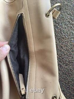 Vintage Gucci Tan Light Brown Smooth Leather Baguette Shoulder Bag Authentic